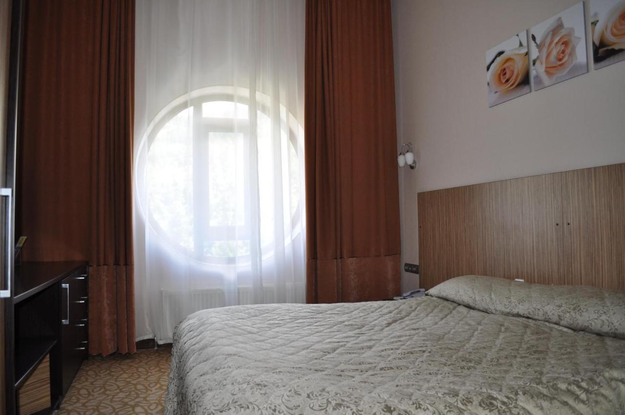 Kapriz Karakol Hotel Ngoại thất bức ảnh