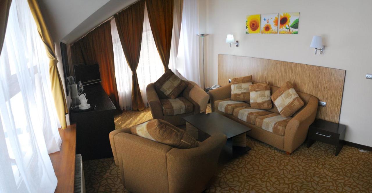 Kapriz Karakol Hotel Phòng bức ảnh