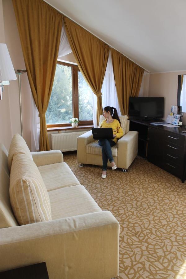 Kapriz Karakol Hotel Ngoại thất bức ảnh